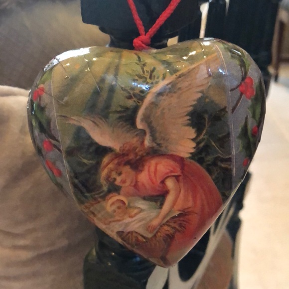 👼 Angel & Manger Paper Machete Puffed Heart Ornament - Picture 2 of 9